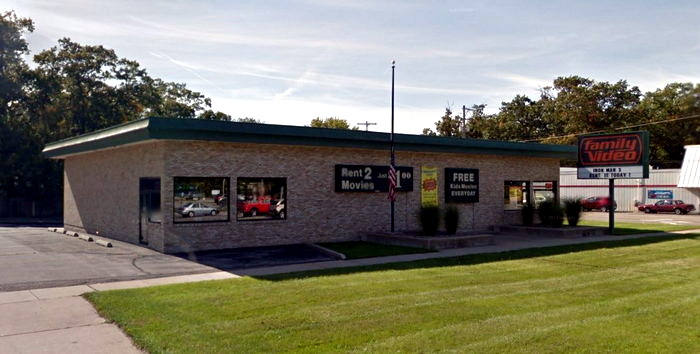Family Video - Muskegon - 501 Whitehall Rd (newer photo)